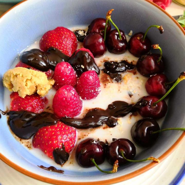 Overnight Porridge Aux Fruits Rouges Et Beurre De Cacahuètes - My Yummy ...