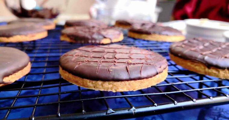 Biscuits Nappés au Chocolat | Recette des « Granola » maison