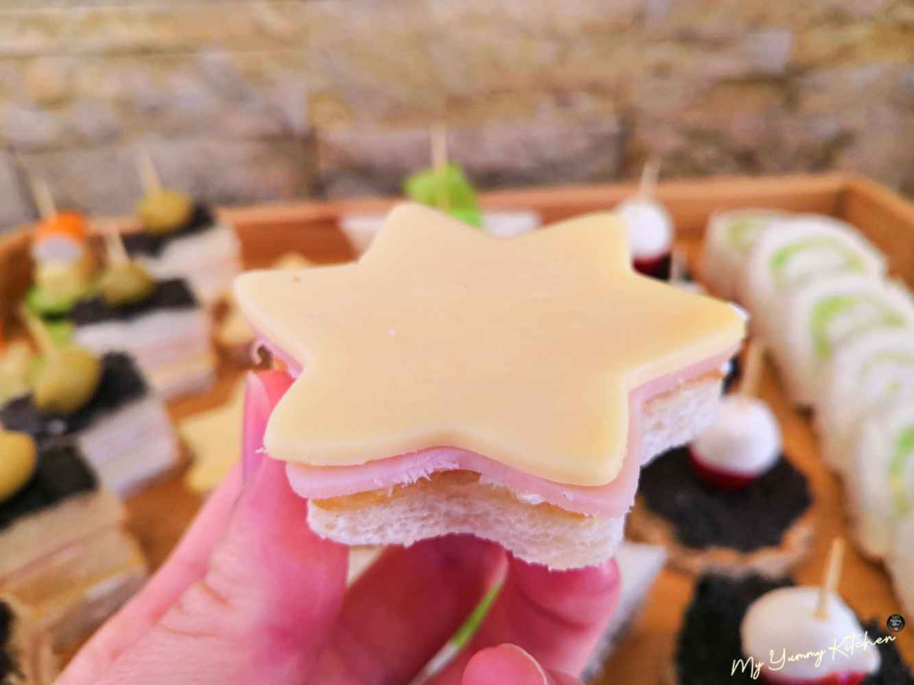 Canapés Apéritif Pain De Mie Canapés Pain De Mie, Blinis Et Bricks 31 Amuses bouches avec du pain de mie | apéro dinatoire facile et rapide